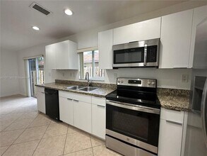 Building Photo - 3 bedroom in Hallandale FL 33009