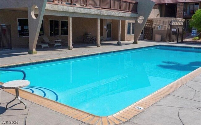 Building Photo - 5044 River Glen Dr