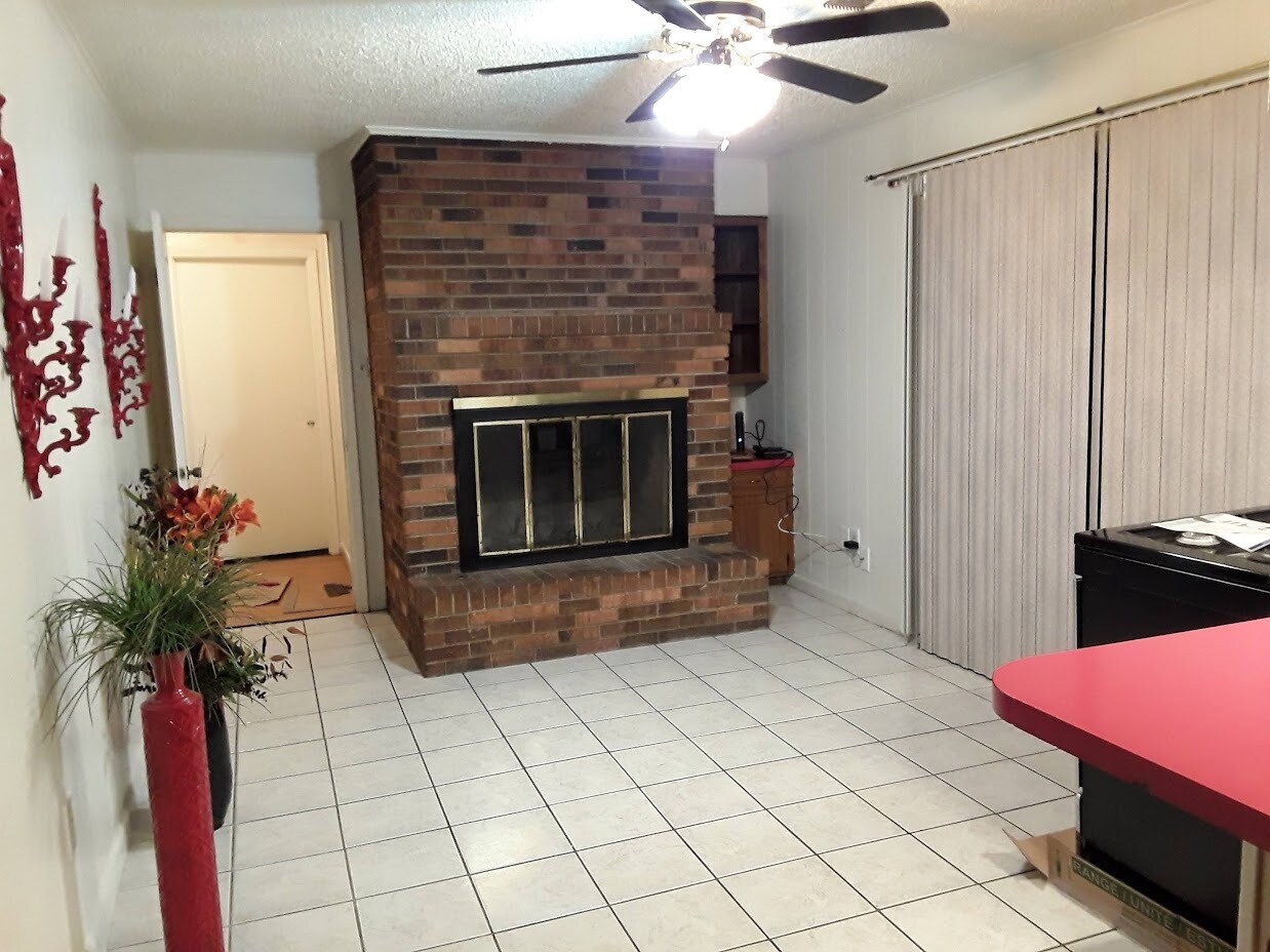 Den - 206 W Charlotte Ave