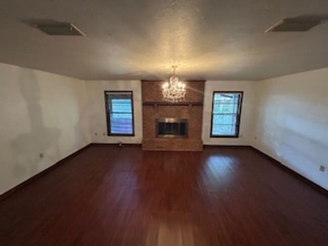 Building Photo - Spacious 3-Bedroom Home with Fenced Yard &...