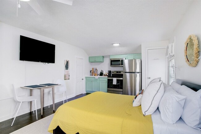 Building Photo - 215 Hyde Park Blvd