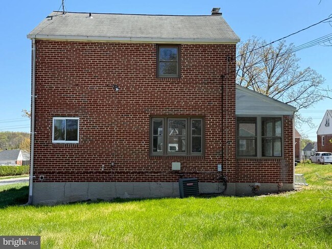 Building Photo - 6134 Marglenn Ave