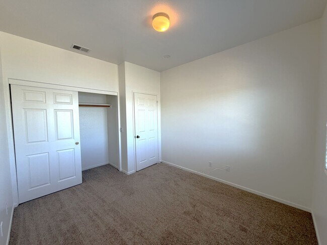 Building Photo - l31400