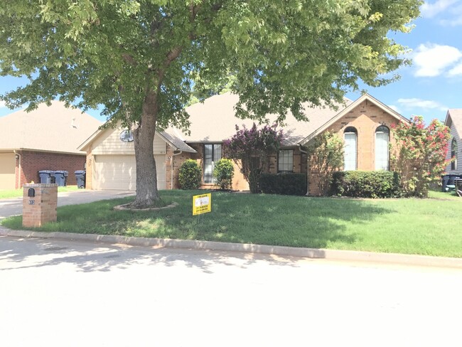 Primary Photo - Spacious home in Edmond