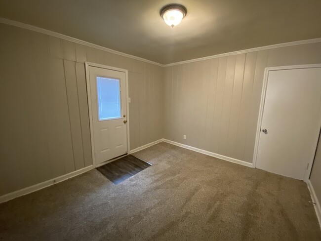 Building Photo - 1064 E Shelby Dr Memphis, TN 38116