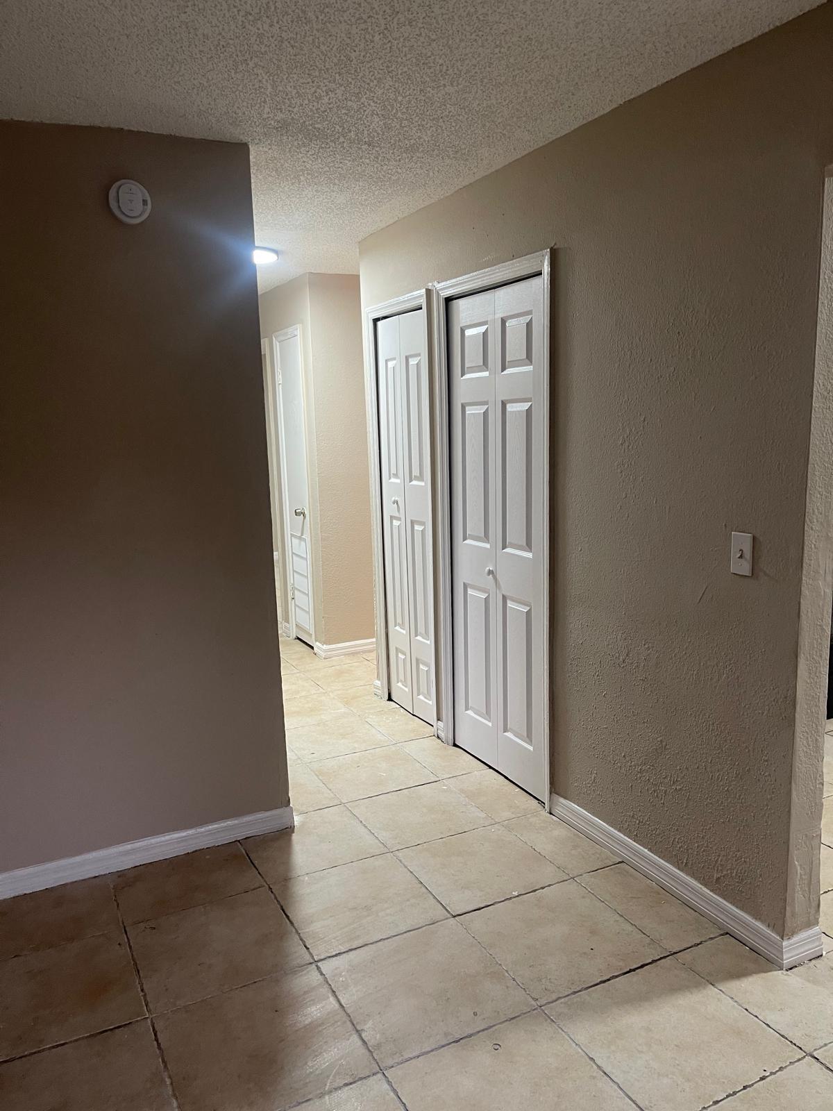 Building Photo - 2909 E 25th Ave