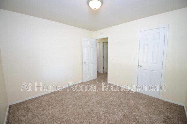 Building Photo - 1717 N Desert Palm Ave