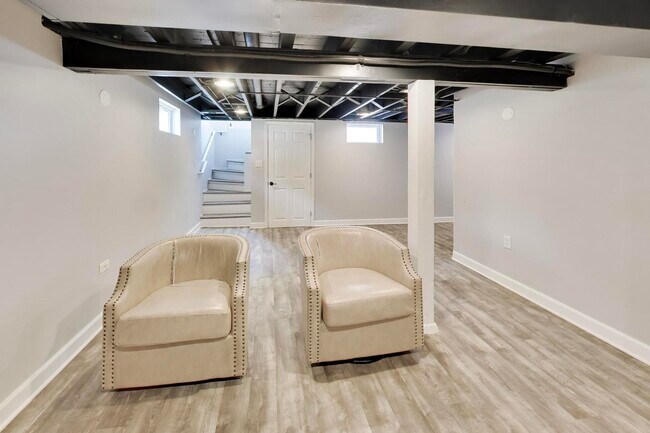 Building Photo - 810 S Jackson St