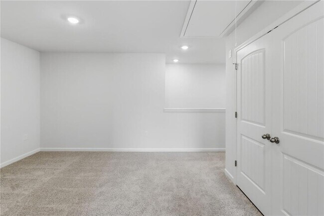 Building Photo - 21 Berryville Dr