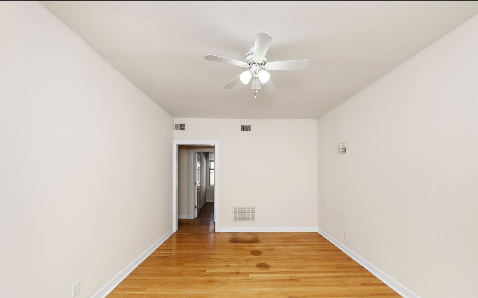 Building Photo - 555 W Aldine Ave