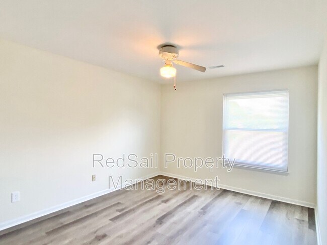 Building Photo - 13 Sandpiper Ct