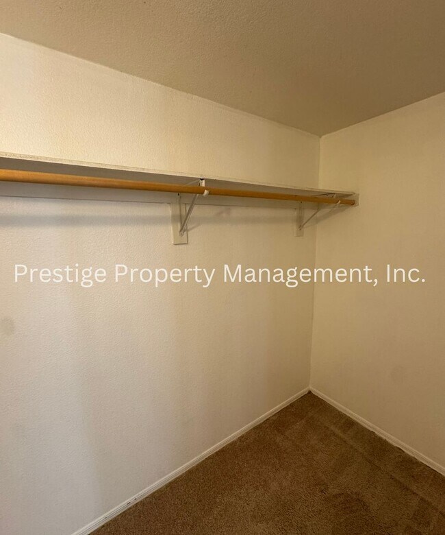 Building Photo - This 4/2 Vail Manufactured Home Is On A 1 Acre Lot!!!