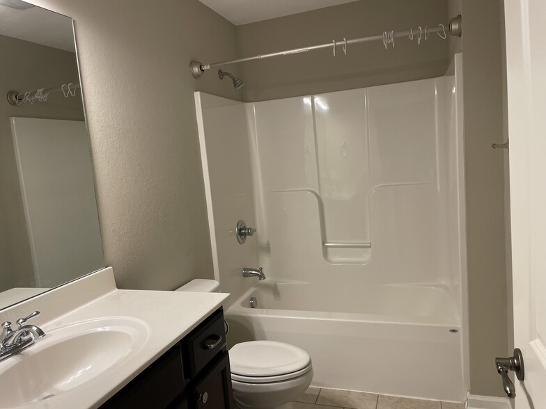 Building Photo - 7506 Hampstead Hall Dr