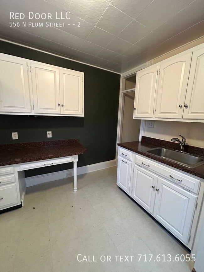 Building Photo - 556 N Plum St