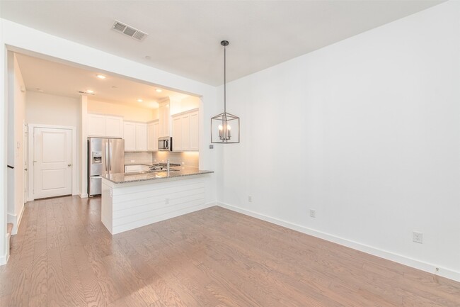Building Photo - 6520 Northern Dancer Dr