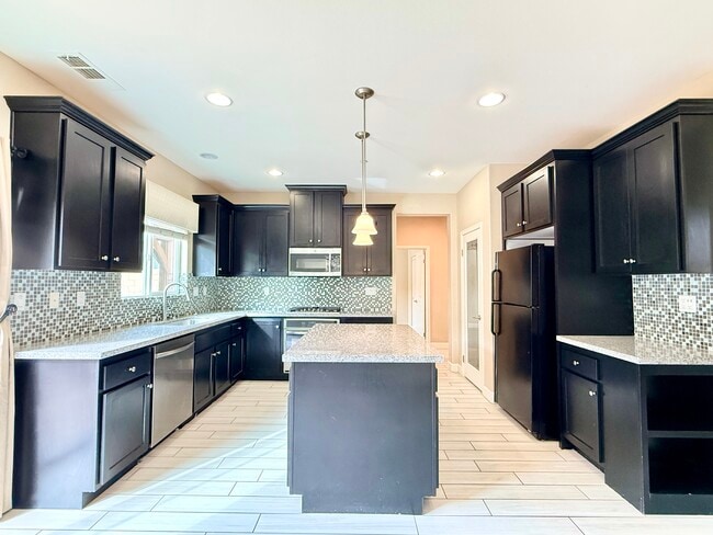 Building Photo - 7107 Oswego Ct