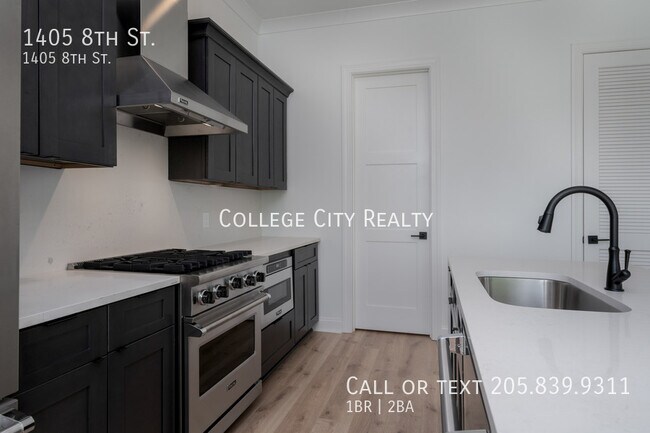 Building Photo - 1405 8th St