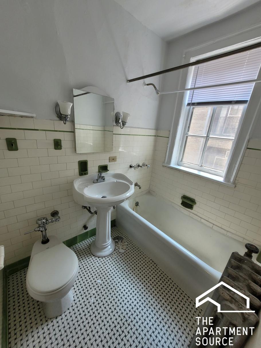 Building Photo - 913 Elmwood Ave