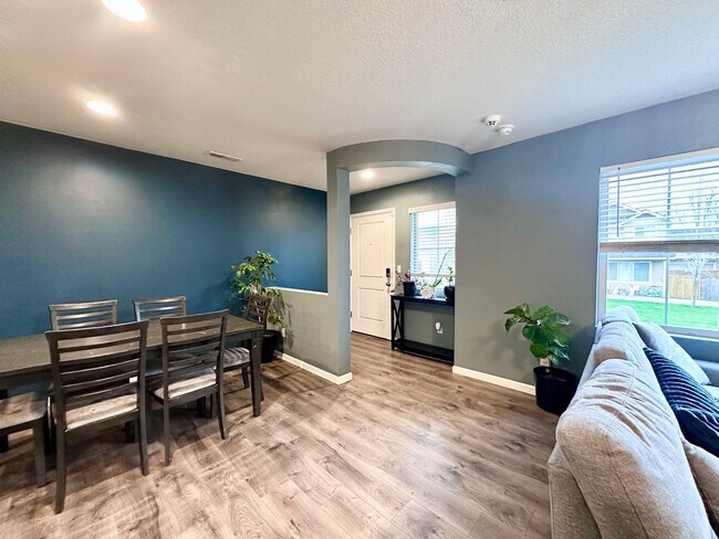 Building Photo - Modern 3-Bedroom 2.5 Bath Single Family Home in Gresham!