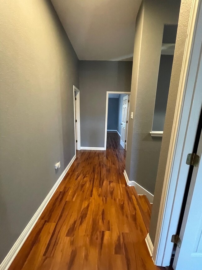 Building Photo - 10312 Yellowstone Dr