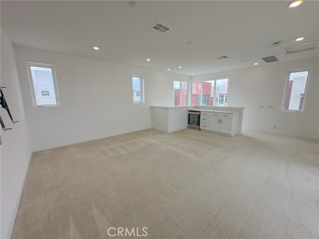 Building Photo - 178 Waypoint
