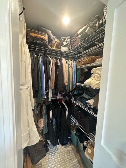 Building Photo - 15 Morton Ave