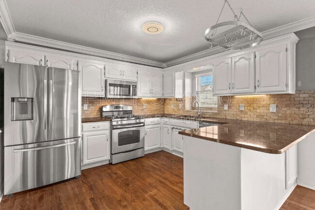 Building Photo - 824 SE 11 Terrace