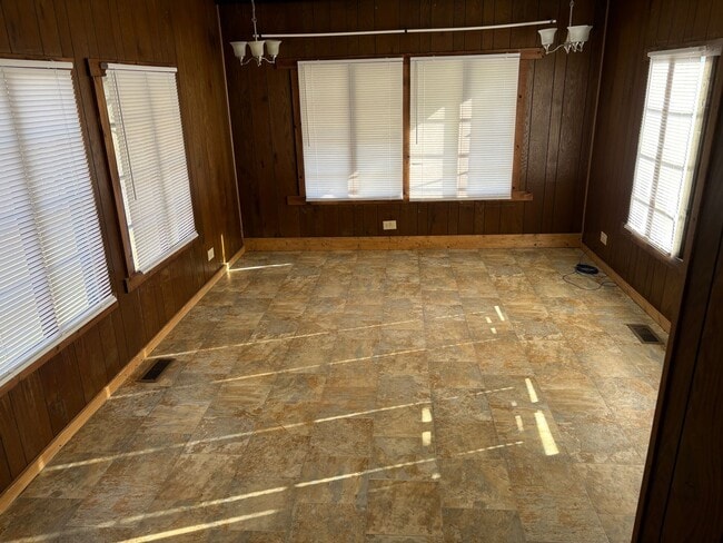 Building Photo - 2 bedroom mobile home located in the rolling hills of Moore County.