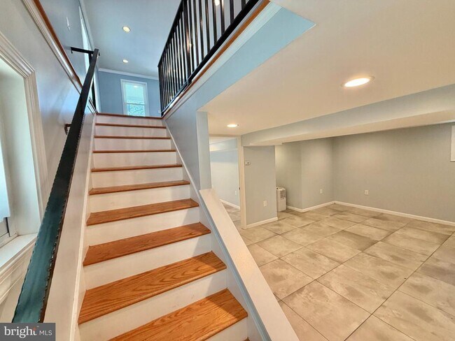 Building Photo - 4020 Grant St NE