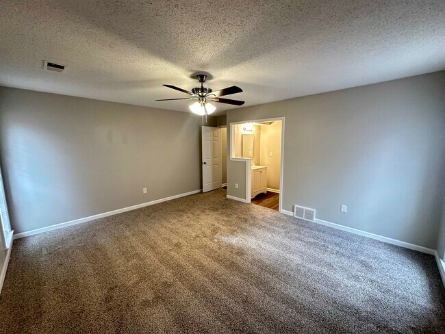 Building Photo - 4627 Chelwood Dr