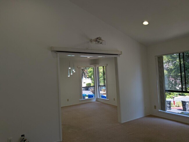 Building Photo - 217 Ada Ave