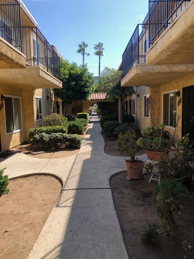 Building Photo - 333 Roosevelt St