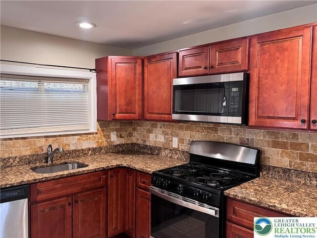 Building Photo - 207 Spring St