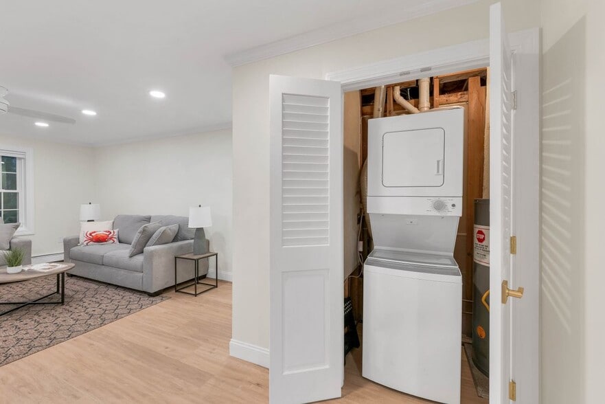 Building Photo - 50 Brookside, O3