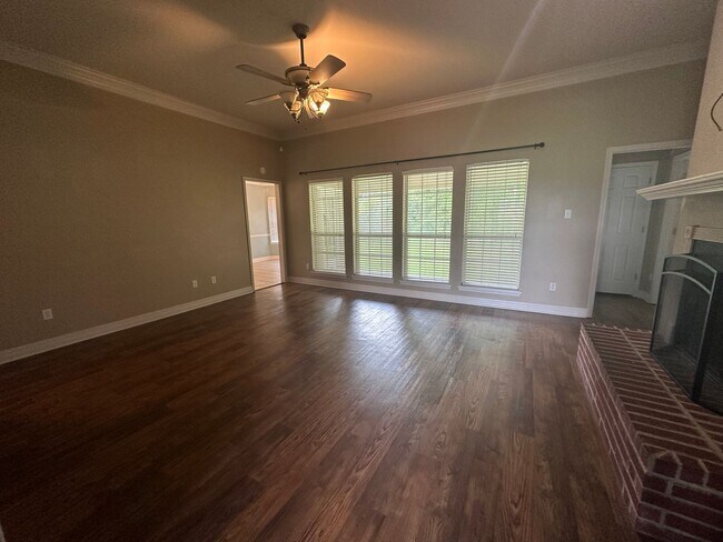 Building Photo - Large 3 Bedroom Blanchard Home