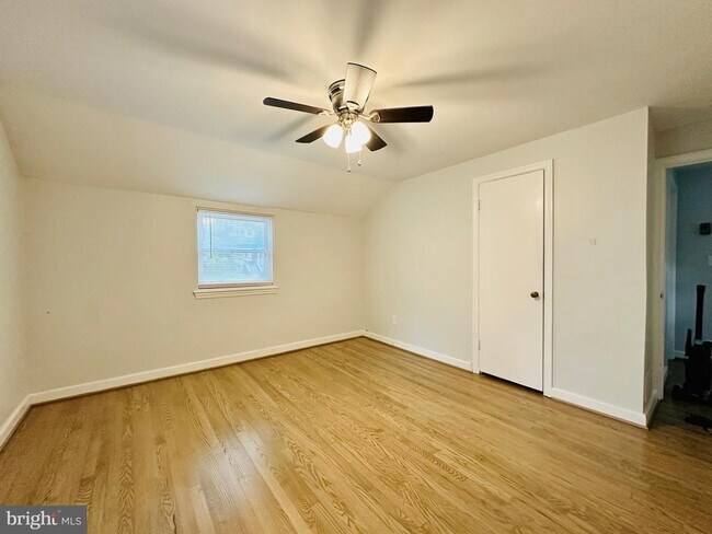 Building Photo - 2500 Lake Ave