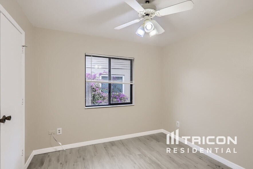 Building Photo - 1007 Black Willow Dr