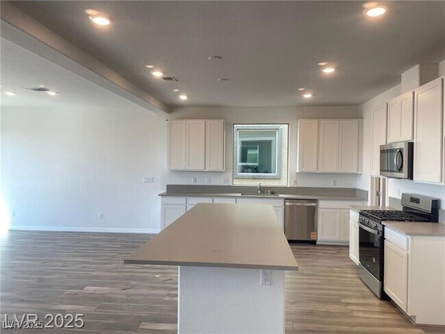 Building Photo - 5749 Avondale Rise Wy