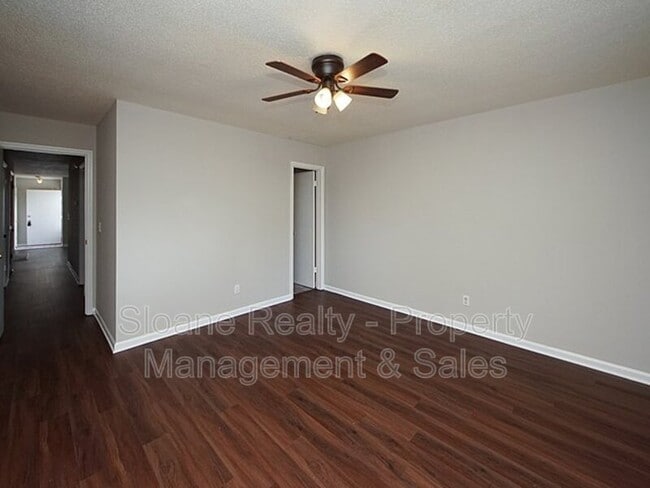 Building Photo - 204 A Miami St