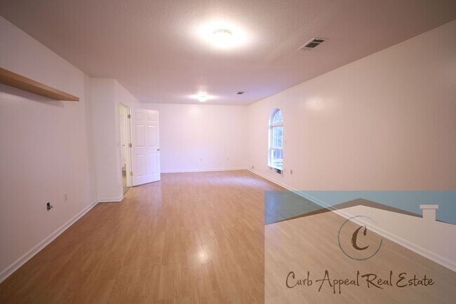 Building Photo - First month move in special $900!! Beautiful 3-bed, 2 bath condo with fireplace, 2-car garage - i...
