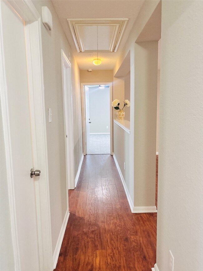 Building Photo - 8134 Sanders Forest Ct