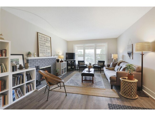 Building Photo - 4000 Mavelle Dr