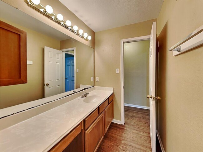 Building Photo - 3906 E Lindbergh Ct