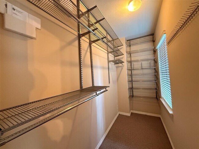 Building Photo - 815 Sterling Creek Cir