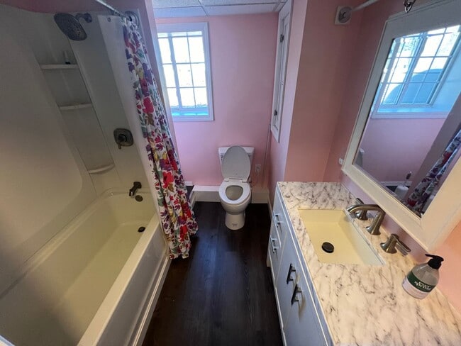 Building Photo - Check out this 3 bedroom 3 bath home for lease