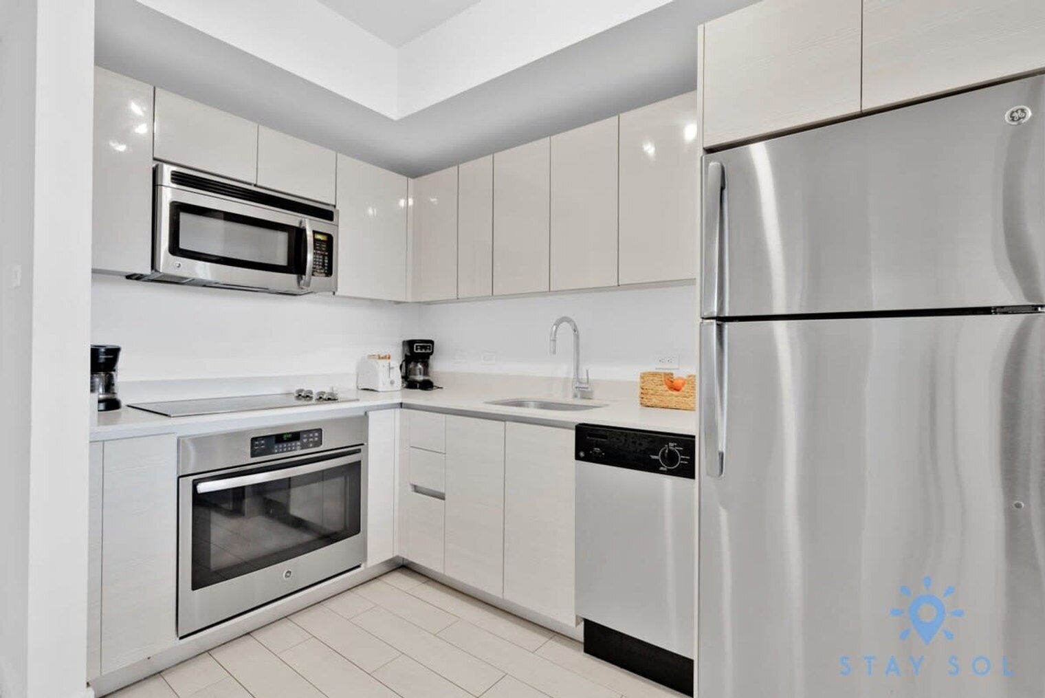 Building Photo - 2602 E Hallandale Beach Blvd