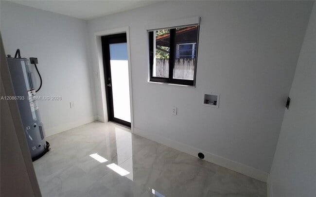 Building Photo - 216 Shadow Way