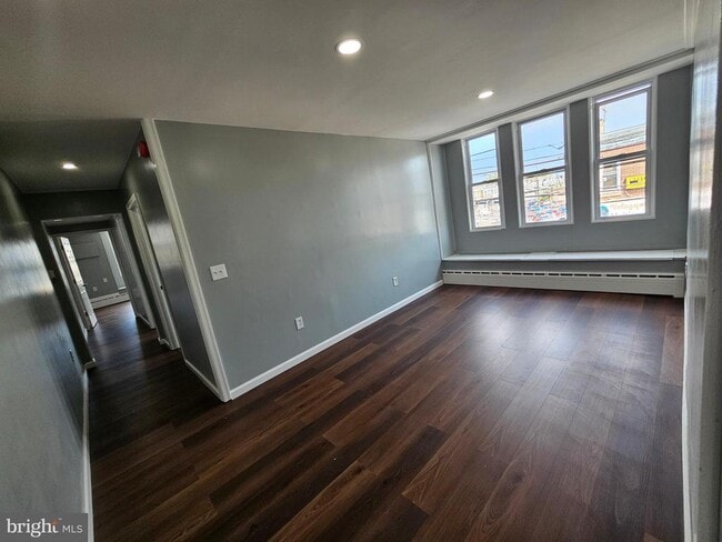 Building Photo - 752 E Tioga St