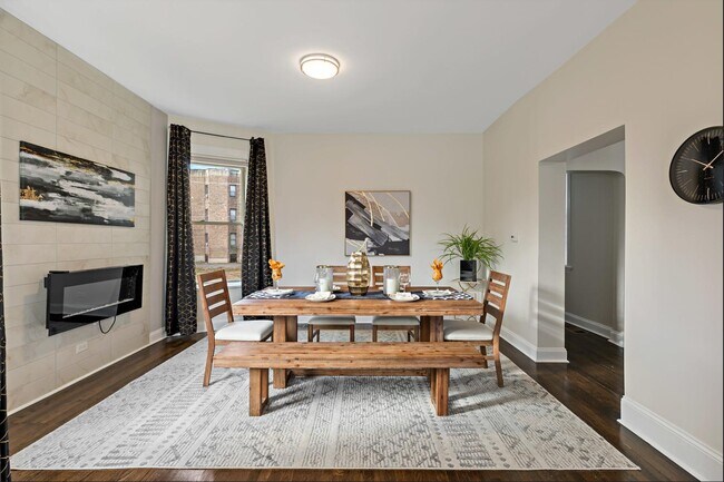 Building Photo - 5536 S King Dr