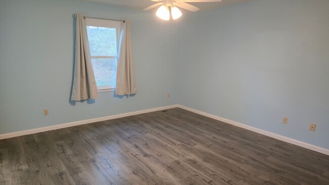 Building Photo - 4 Bedroom